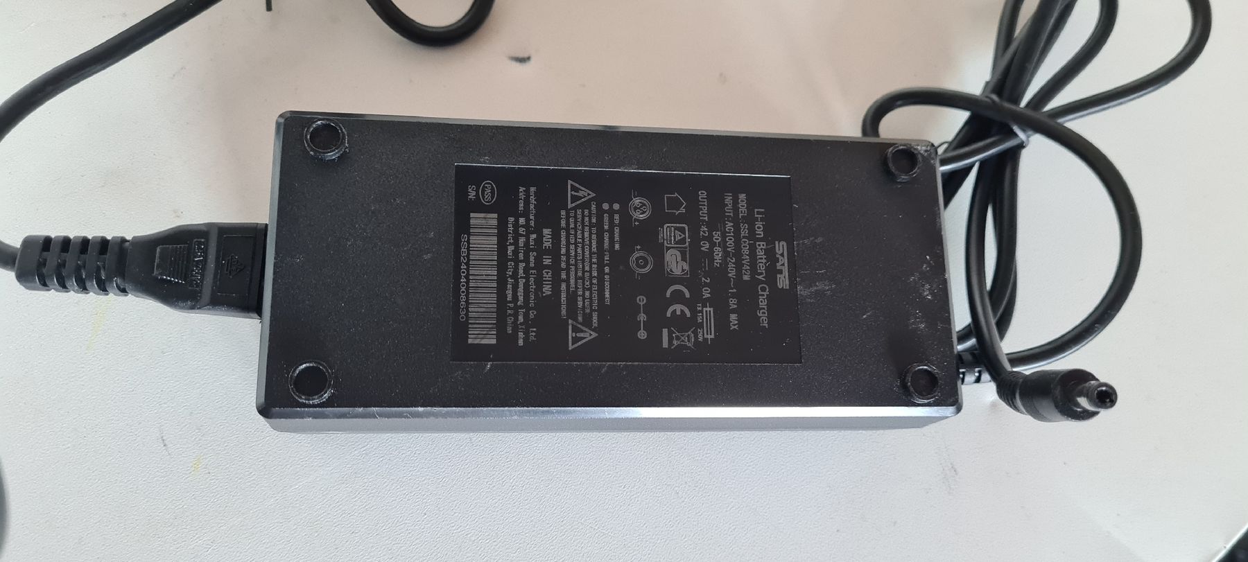 Caricabatterie: chargeur de batterie  – Usato da Fontainemelon venduto da Steinbockr