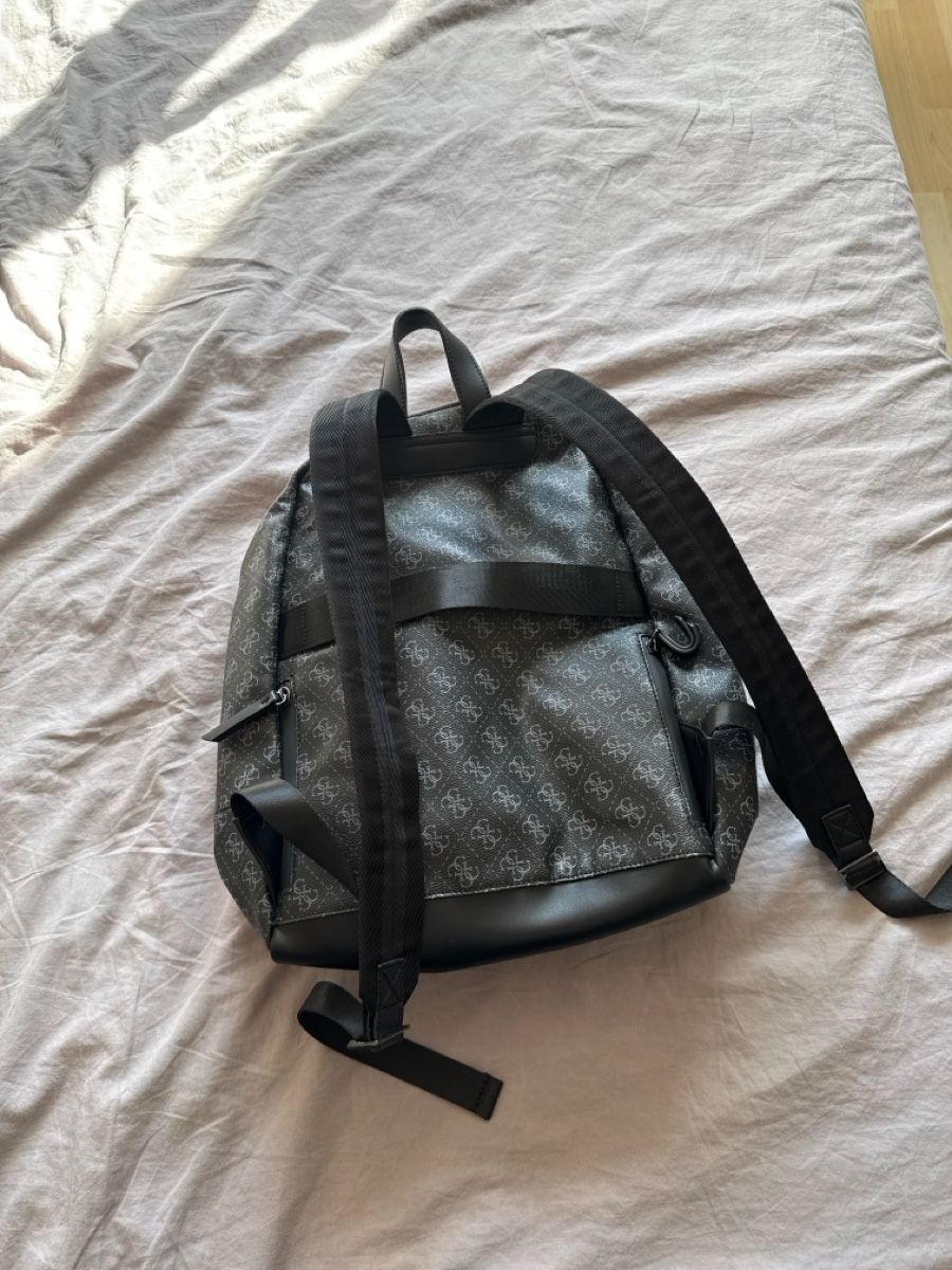 Guess Rucksäcke: Guess Zaino - dark black – Neu (gemäss Beschreibung) aus Fislisbach von Michele_01 1