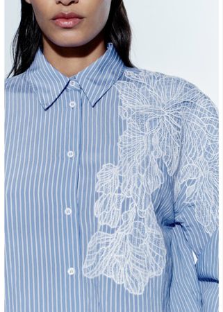 blau-weiss gestreifte Oversize-Damenbluse von Zara