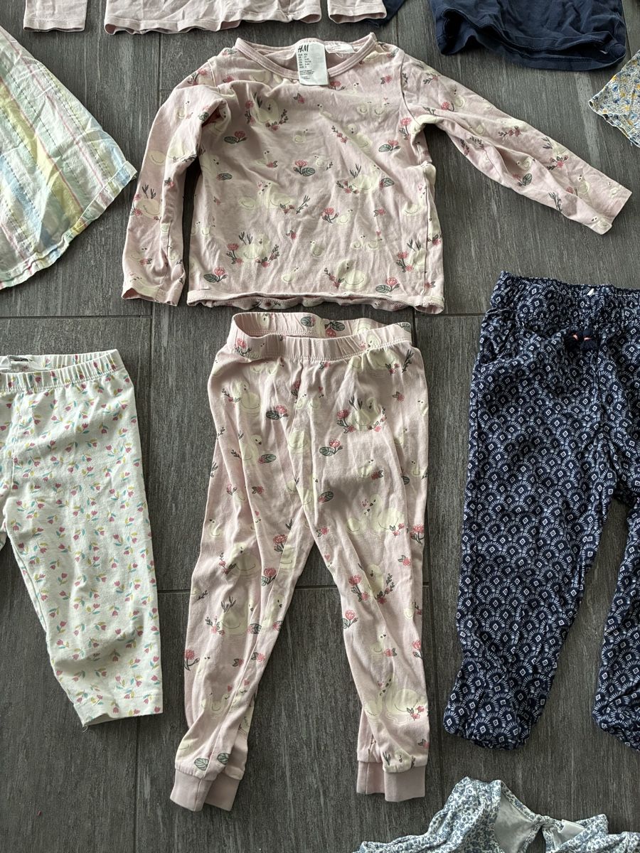 Lotti & Set di vestiti: Mädchen Kleiderpaket, 13-teilig, Grösse 104 – Usato da Muhen venduto da Sally203 1
