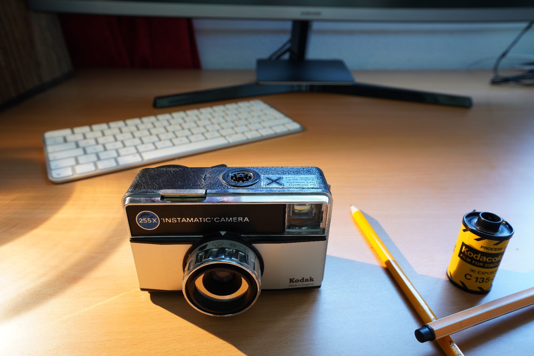Kodak Fotocamera: Kodak Instamatic + Hülle – Usato da Dagmersellen venduto da sim_zqh8