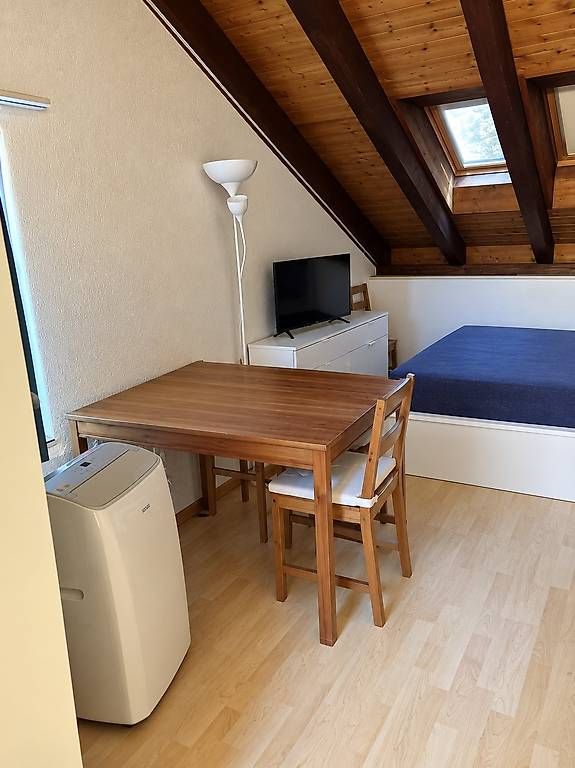 TV Möbel: Schrank / Fernsehmöbel weiss – Gebraucht aus Wetzikon ZH von ein_2s2r