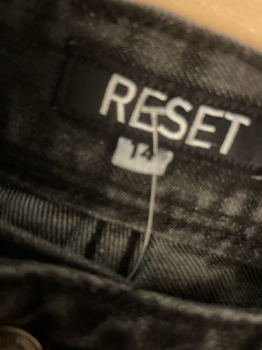 Pantaloni: Reset Jeans-Shorts destroyed black Gr.14/164 – Usato da Obergerlafingen venduto da cabo4 2