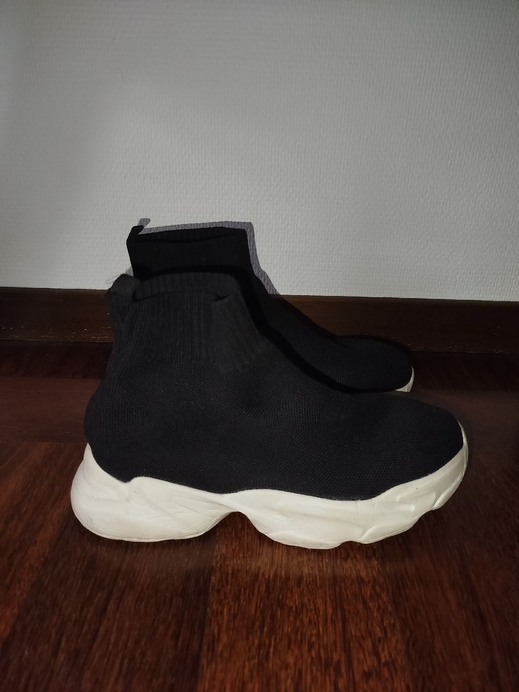 Chaussures femmes: Sneakers aus elastischem Material – D'occasion à St. Gallen par jbu_ns6v 2