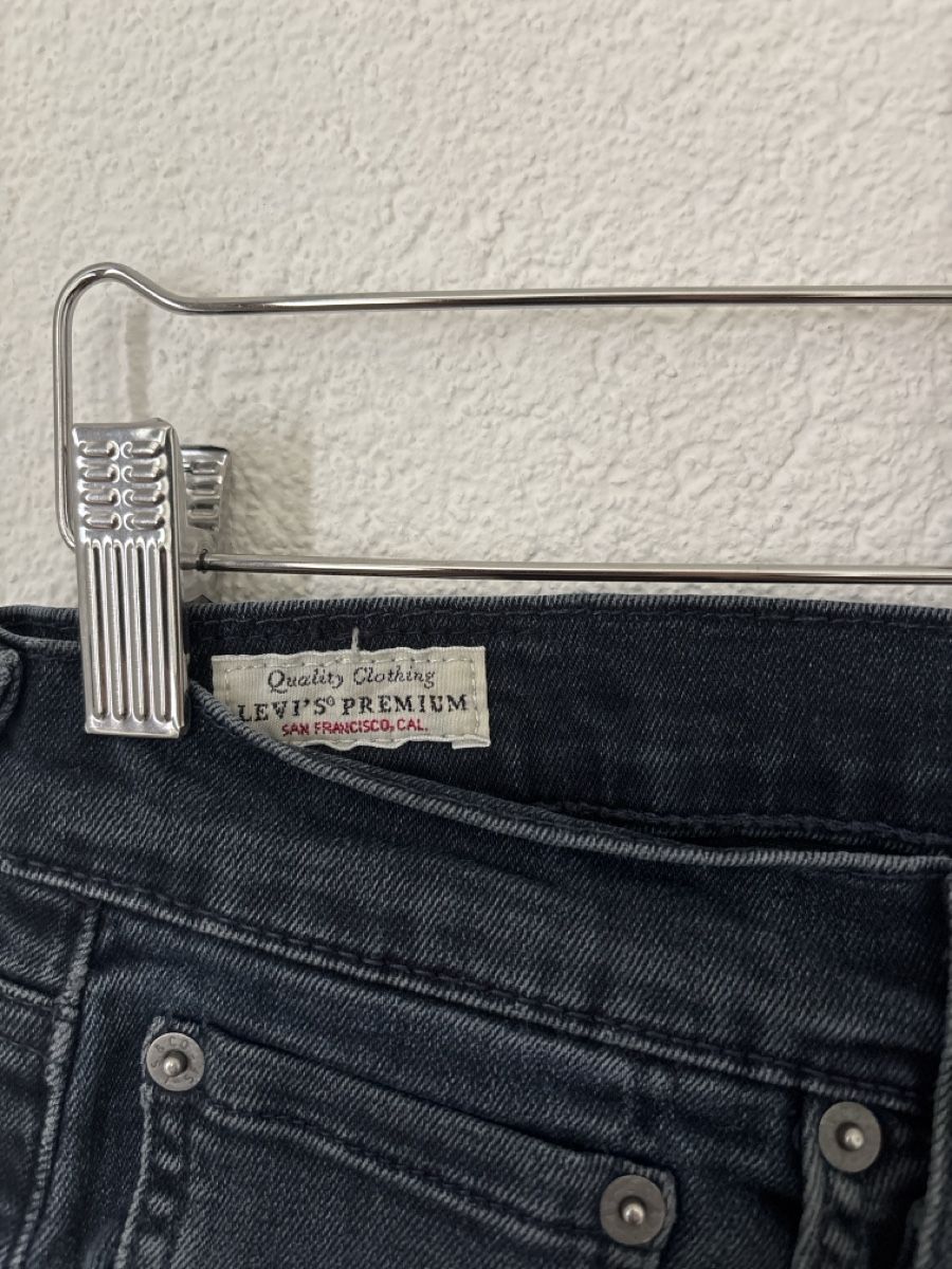 Levi's Jeans: Jean denim gris coupe slim – Usato da Prilly venduto da hei_5q56 1