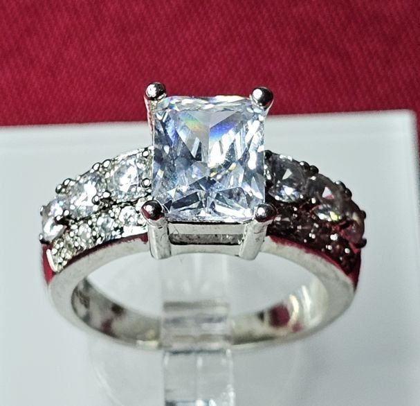 Anelli: Stilvoller Ring mit Zirkonia, 925 versilbert, Gr. 7 – Nuovo (secondo la descrizione) da Grenchen venduto da maretop 4