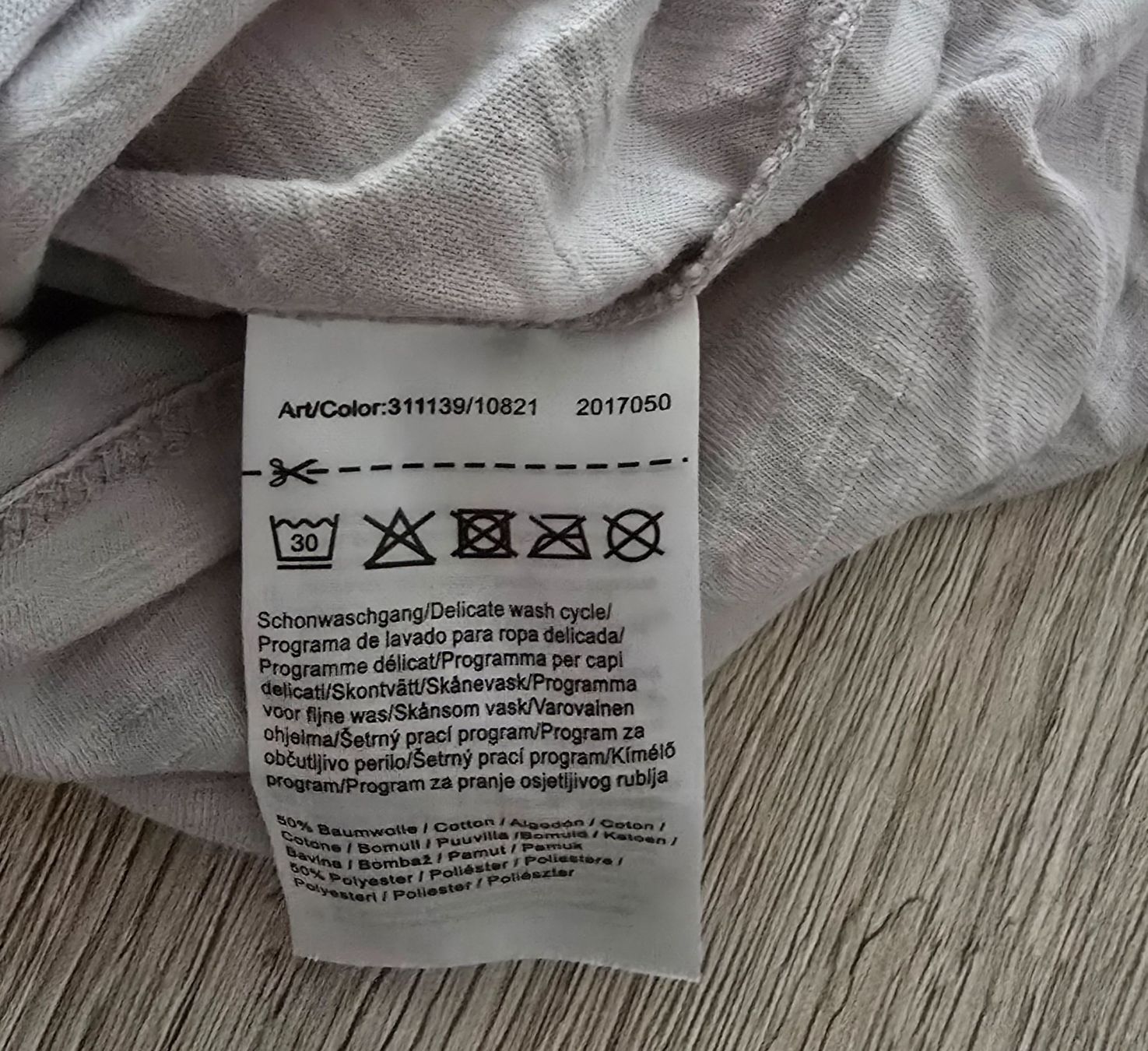Top: Herziges Streetone Knittertop – Usato da Zürich venduto da Sustainability 3