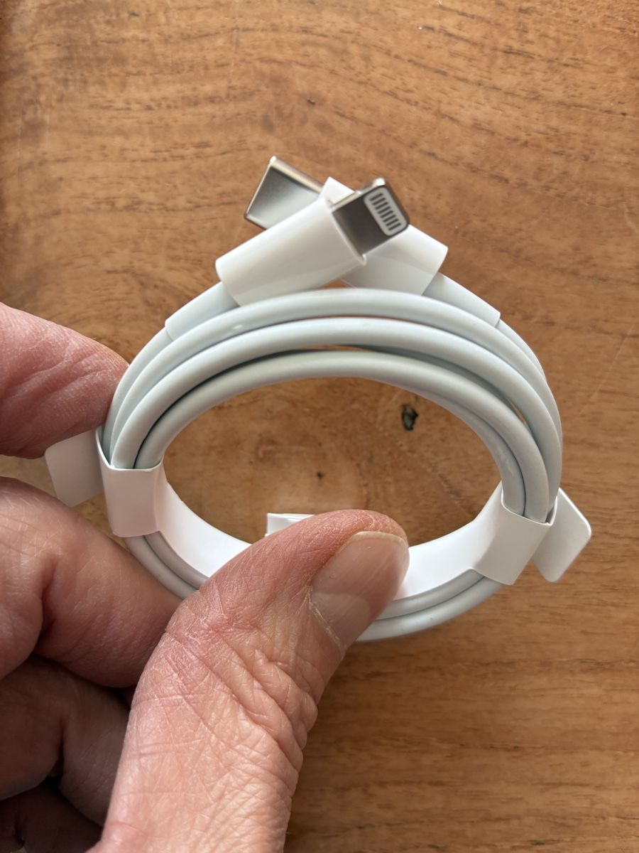 Ladegeräte: Cables and Adapters Bundle - Apple & Ethernet – Gebraucht aus Luzern von ASA_DES 1