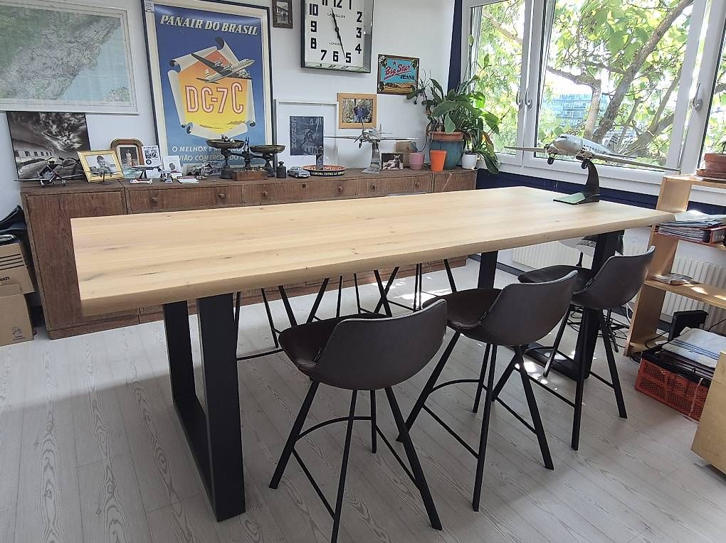 Tavoli: Table et chaises hautes cuir Schilliger – Nuovo e nell'imballaggio originale da Crans VD venduto da tgdis 7