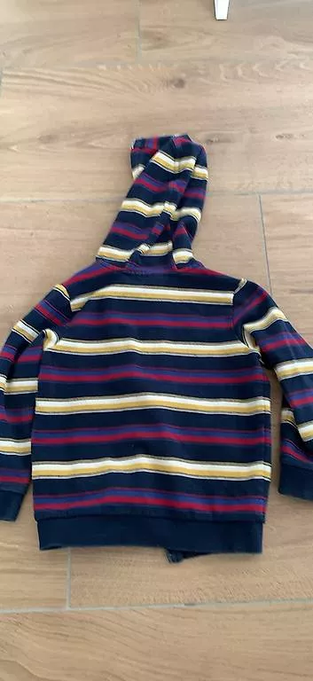 Pullover & Sweatshirts: Jumper – Gebraucht aus Basel von Frani010 1