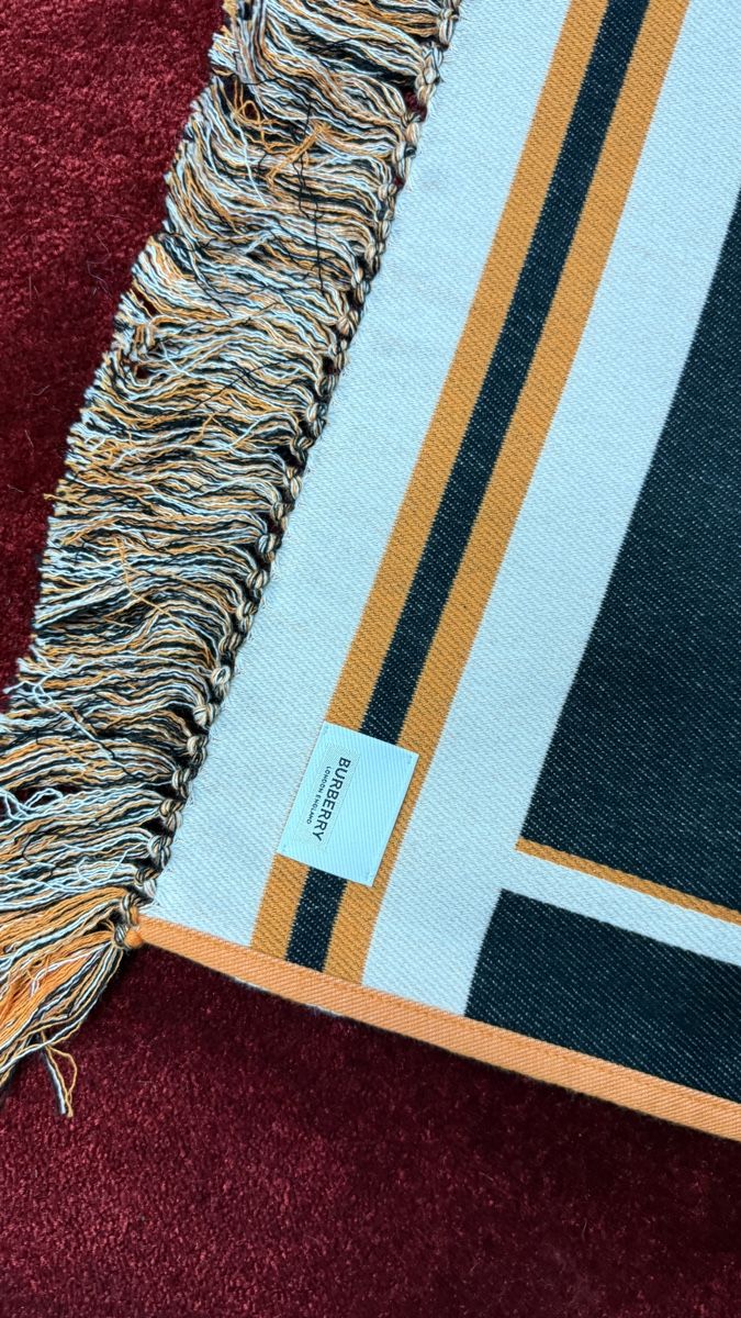 Burberry Foulard & Sciarpe: Burberry Schall neu – Nuovo e nell'imballaggio originale da Lachen SZ venduto da HelvetiaLuxury 4