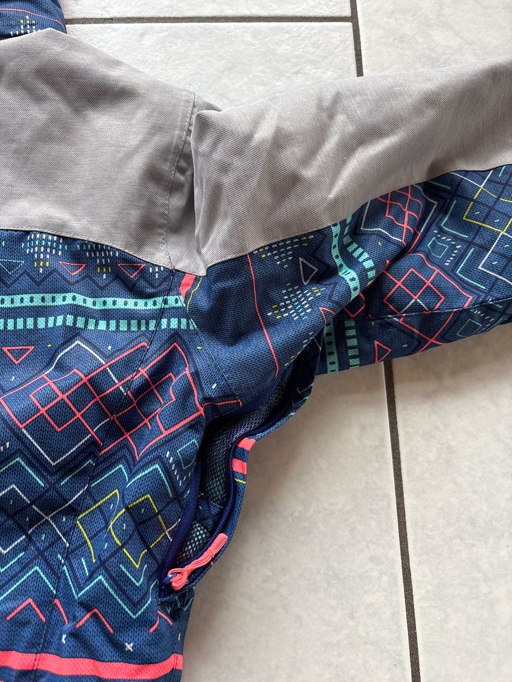 Roxy Tute: Roxy Winter-Onesie Mädchen Grösse 146/152 – Usato da Nottwil venduto da wasserlufterde 5