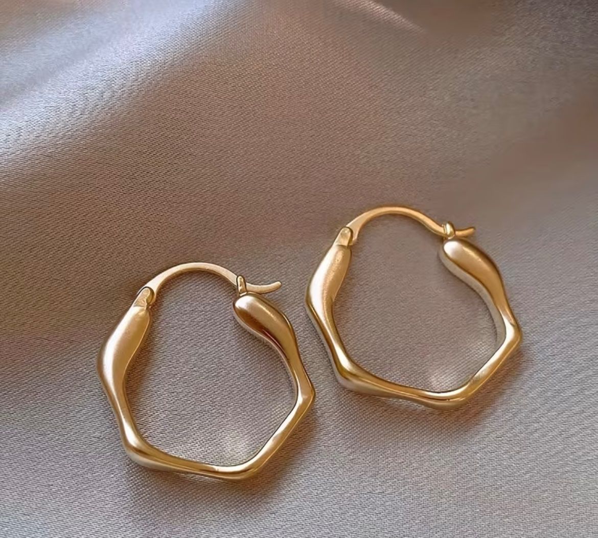 Ohrringe & -stecker: Neu Ohrringe gold Creolen – Neu und originalverpackt aus Kriessern von loolah
