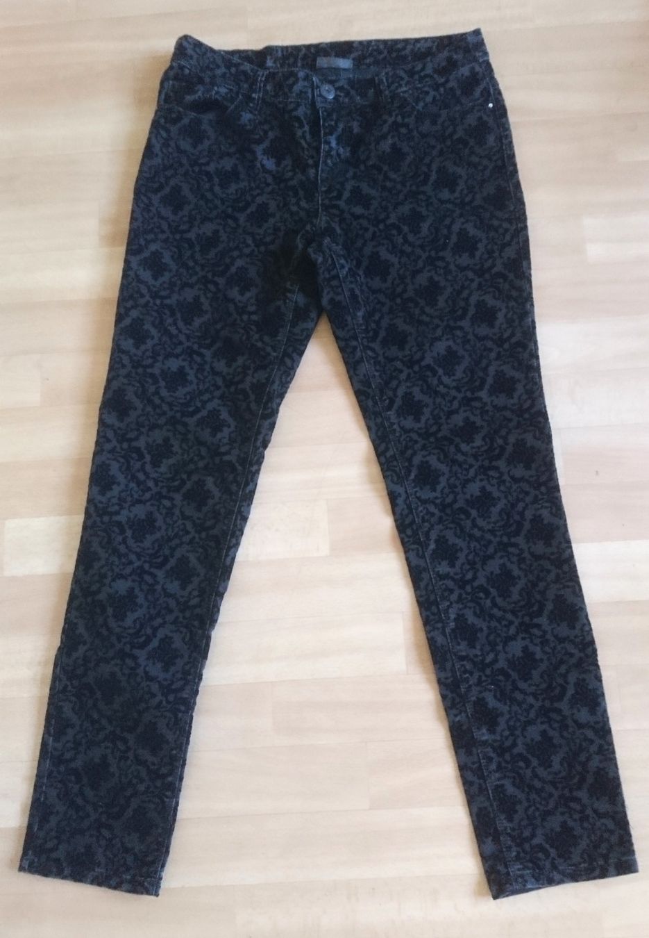 Pantaloni: Damen Hose schwarz mit Muster – Usato da Schüpfen venduto da ardiphne