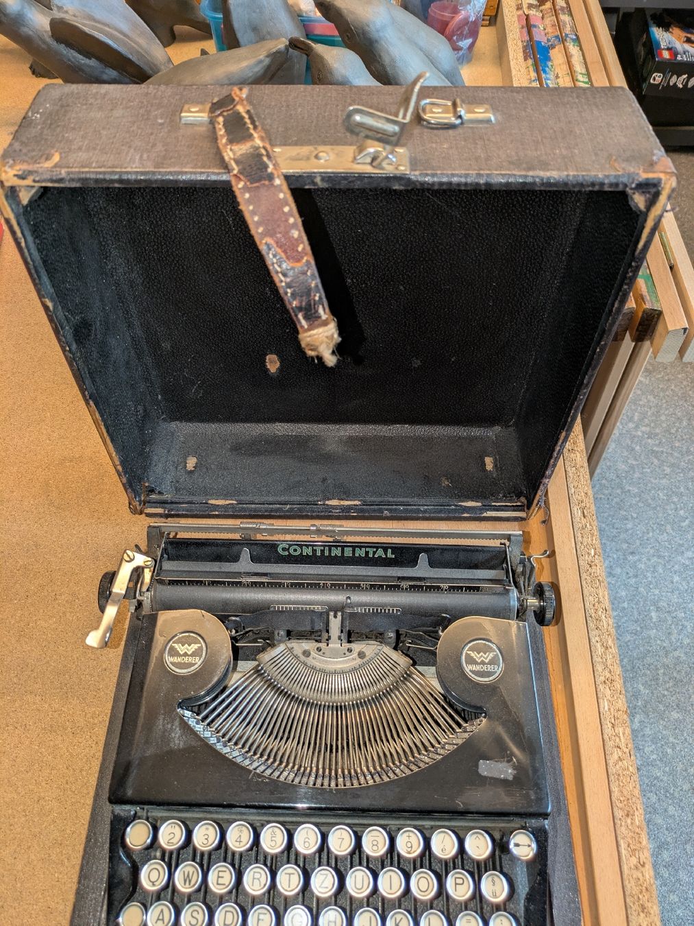 Continental Macchine da scrivere: Retro Schreibmaschine  – Usato da Interlaken venduto da stalfran 1