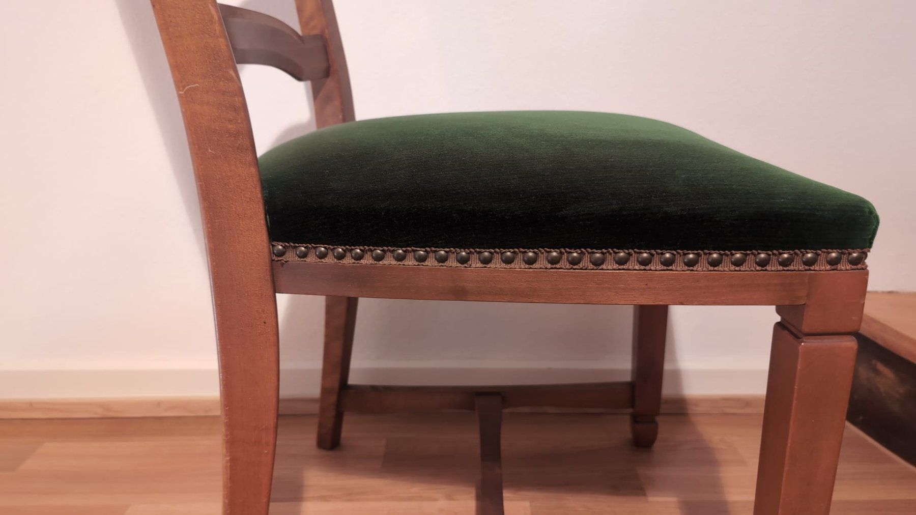 Tavoli: Antiker Tisch mit Stuhl – Usato da Basel venduto da N014 8