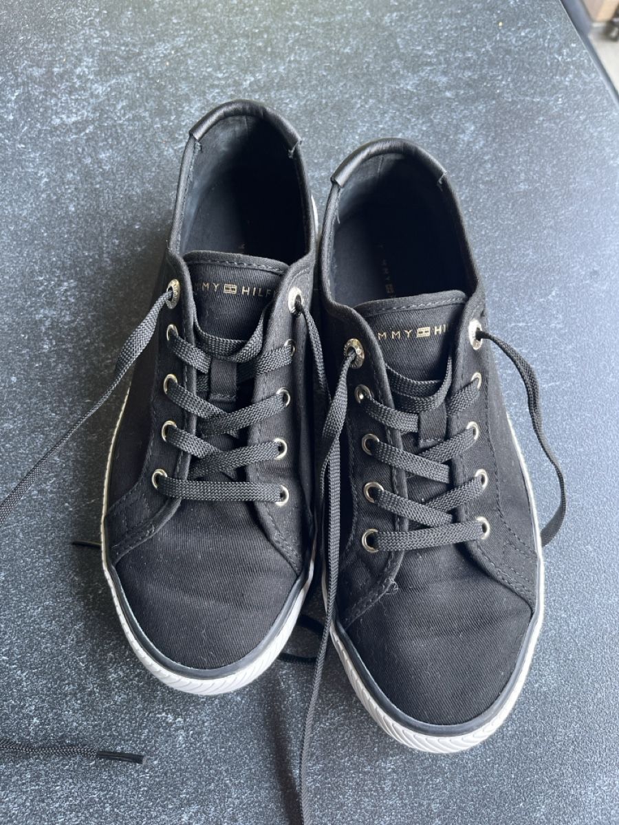 Tommy Hilfiger Scarpe da donna: Niederiger Sneaker Tommy Hilfiger Gr. 38 – Usato da Aarau venduto da cel_m7wp