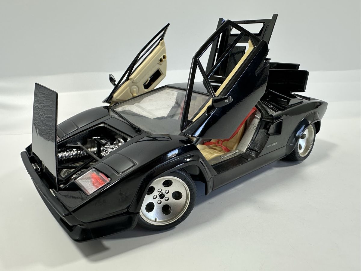 Bburago Modellautos: Lamborghini Countach 1:18, schwarz, BBURAGO  – Gebraucht aus Zofingen von rf9_x2xt 8
