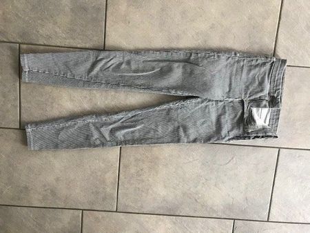 Hose gestreift slim fit, Bershka, Gr. 32