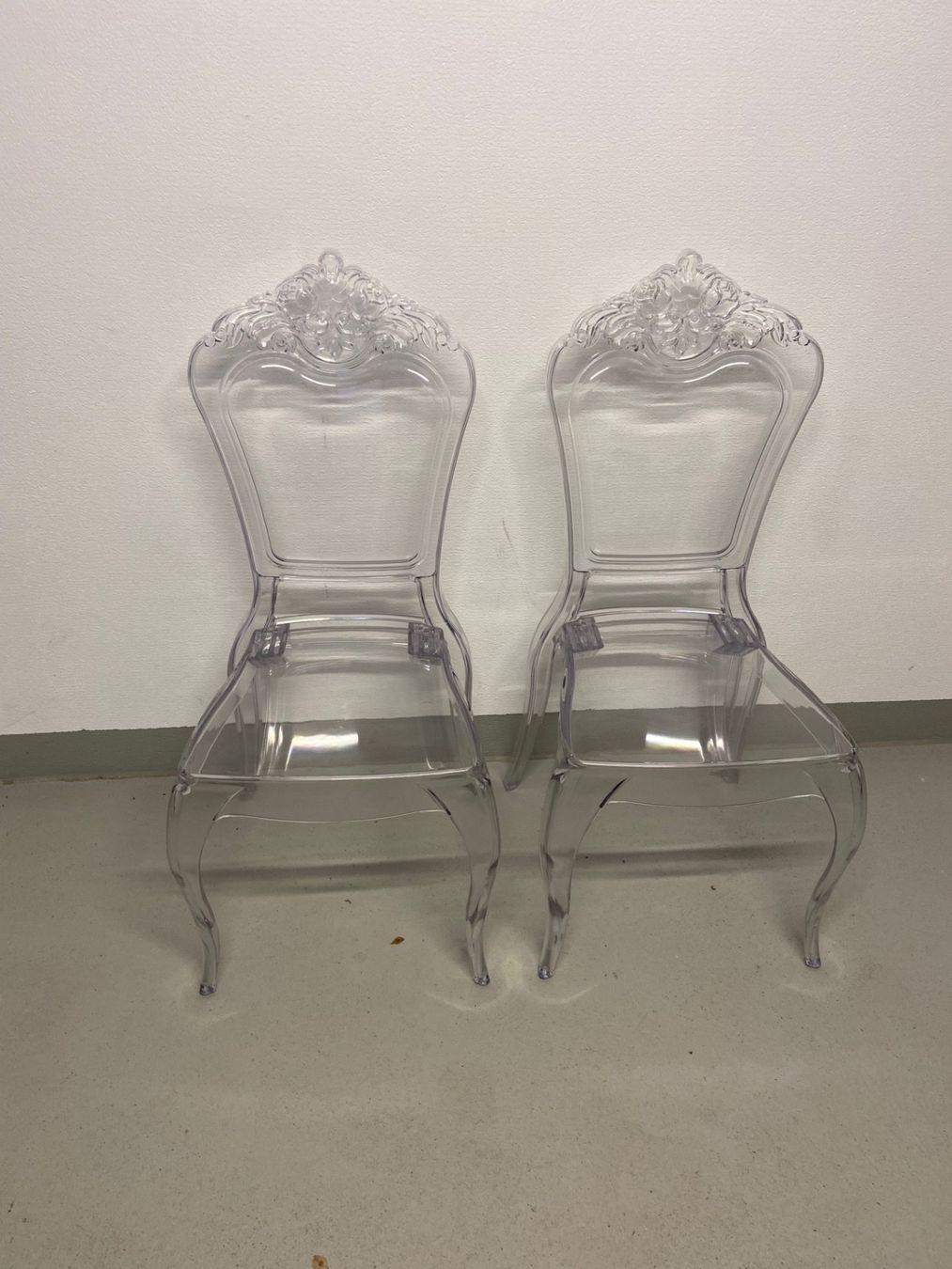 Chaises: Plexiglasstühle 2 Stück – D'occasion à Wald ZH par Dorita777777