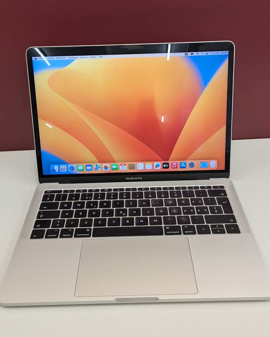 MacBook Pro 13inch, 2017, 2 Thunderbolt 3 Ports (Gebraucht) in Buttwil — free download