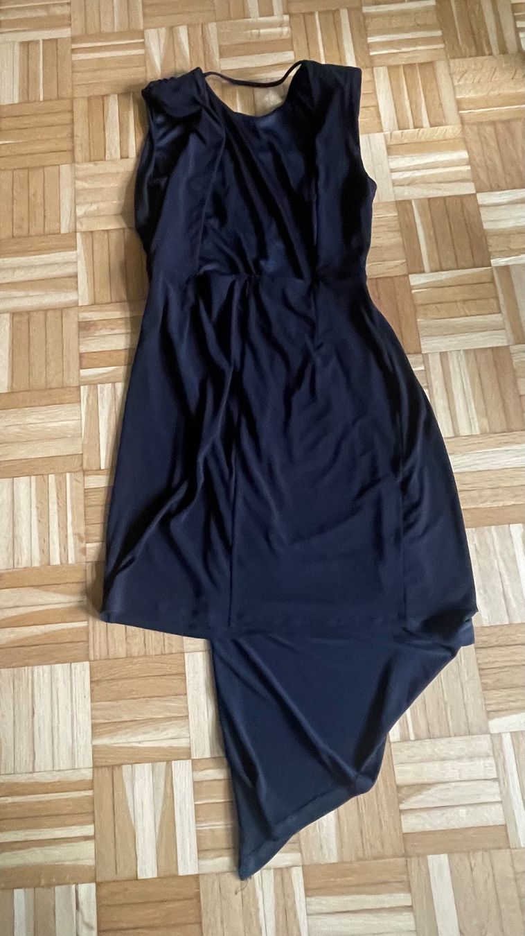 Guess Kleider: Neuwertiges Guess Kleid Grösse 38 – Gebraucht aus Zürich von Miush999 1