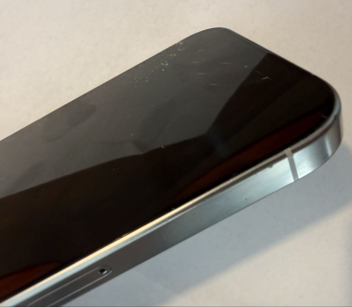 Apple Telefoni cellulari / Smartphones: iPhone 16 Pro mit 256 GB in Weiss, defektes Display – Difettoso da Zürich venduto da Go44it 5