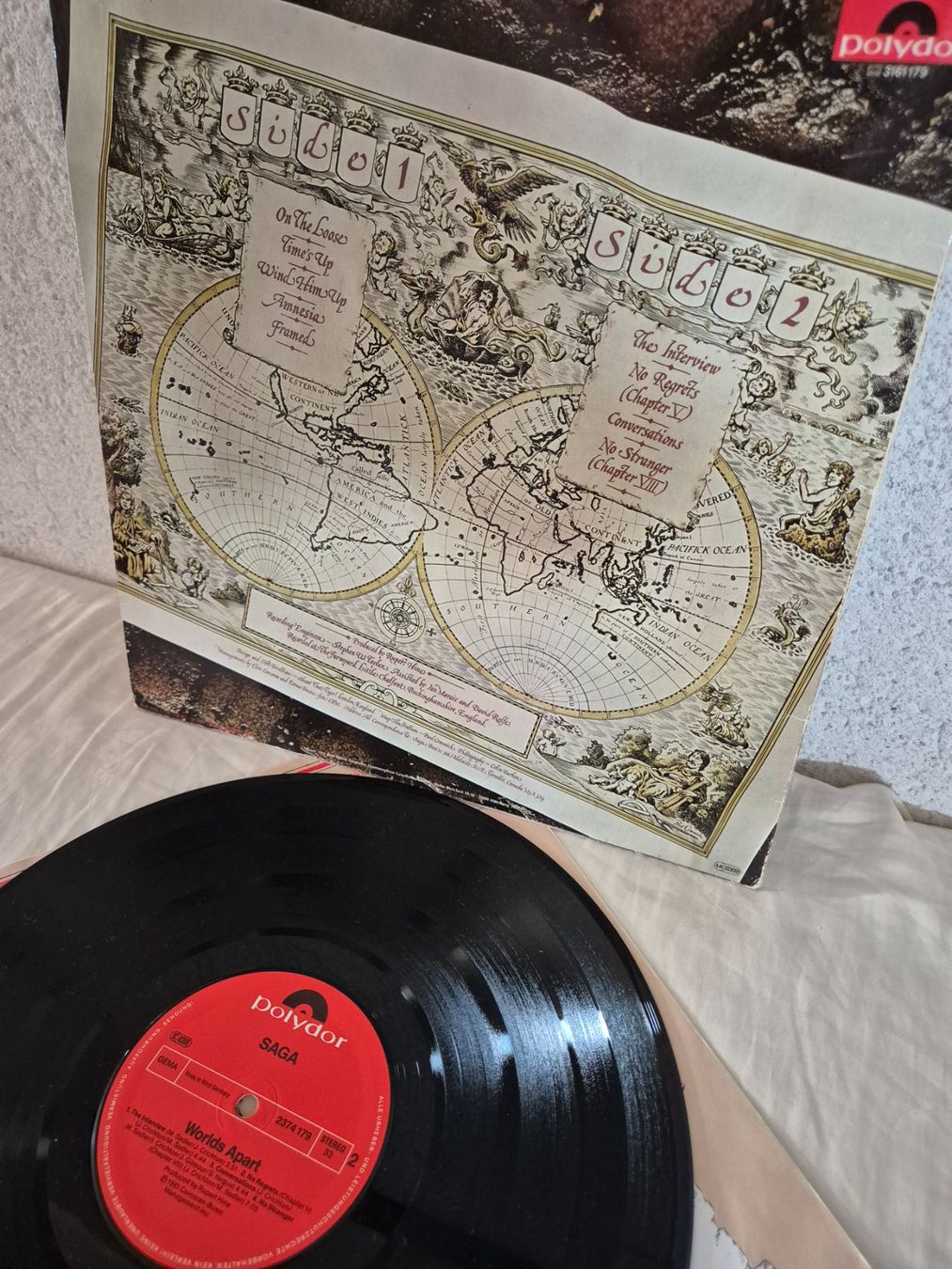 Dischi in vinile: SAGA - WORLDS APART (1981) – Usato da Aldesago venduto da rug_9jtb 1