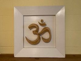 Vergoldetes OM Symbol - mit echtem Blattgold