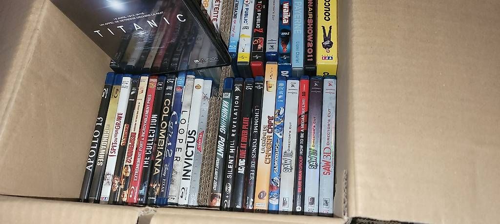 Alle DVDs: Lot de 40  Blu-ray et DVD divers – Gebraucht aus Vésenaz von emose 1