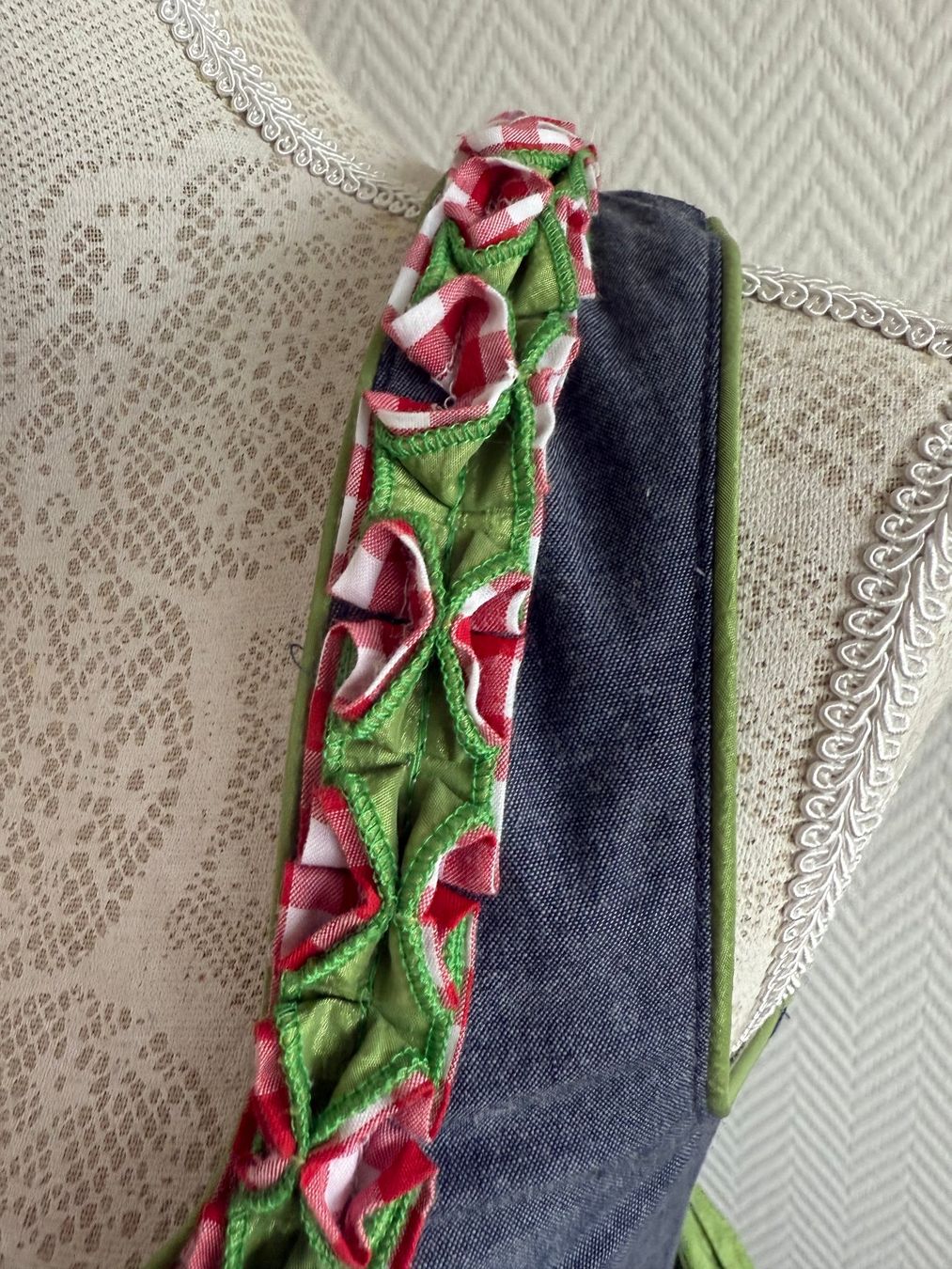 Costumi: Dirndl Gr. 36 von Bayer Madl – Usato da Kirchdorf AG venduto da coco123 2