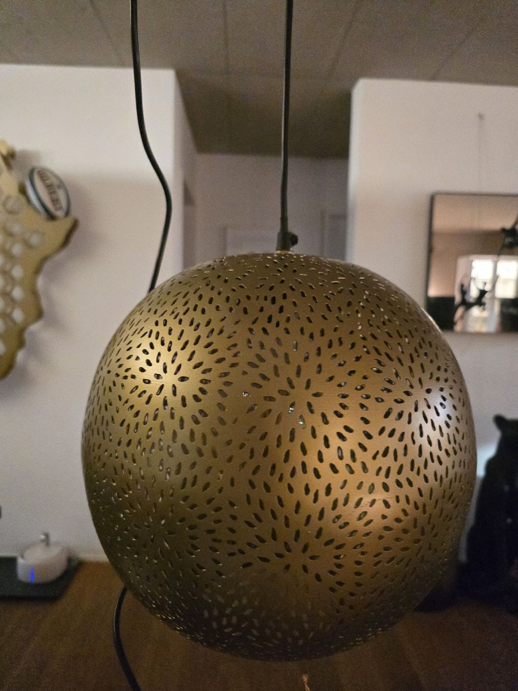 Livique Lampadari & plafoniere: Hanging lamp perforated metal sphere gold  – Nuovo (secondo la descrizione) da Schenkon venduto da jea_r8yl