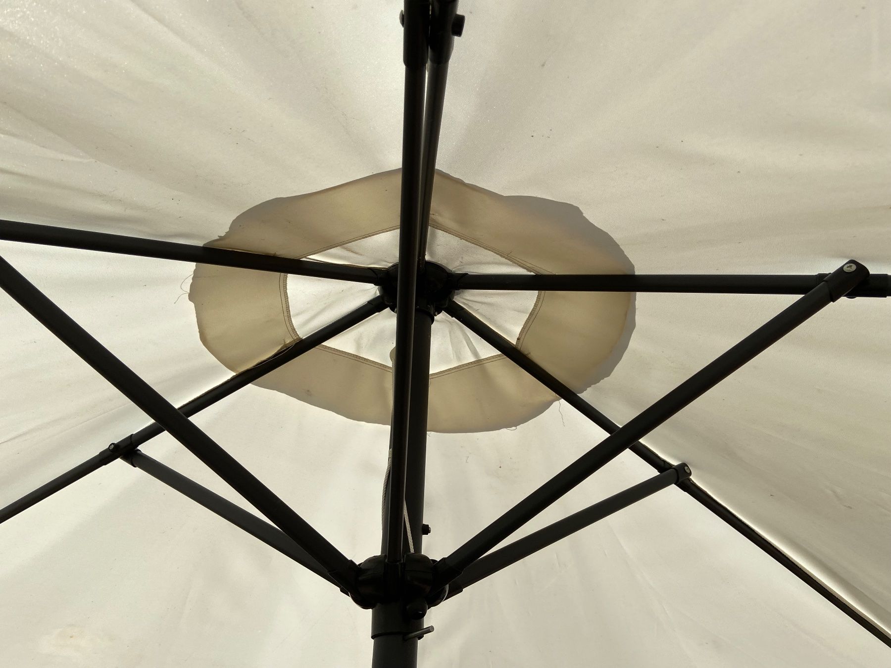 Ombrelloni: Sonnenschirm mit Sockel – Usato da Basel venduto da Relaphe 3