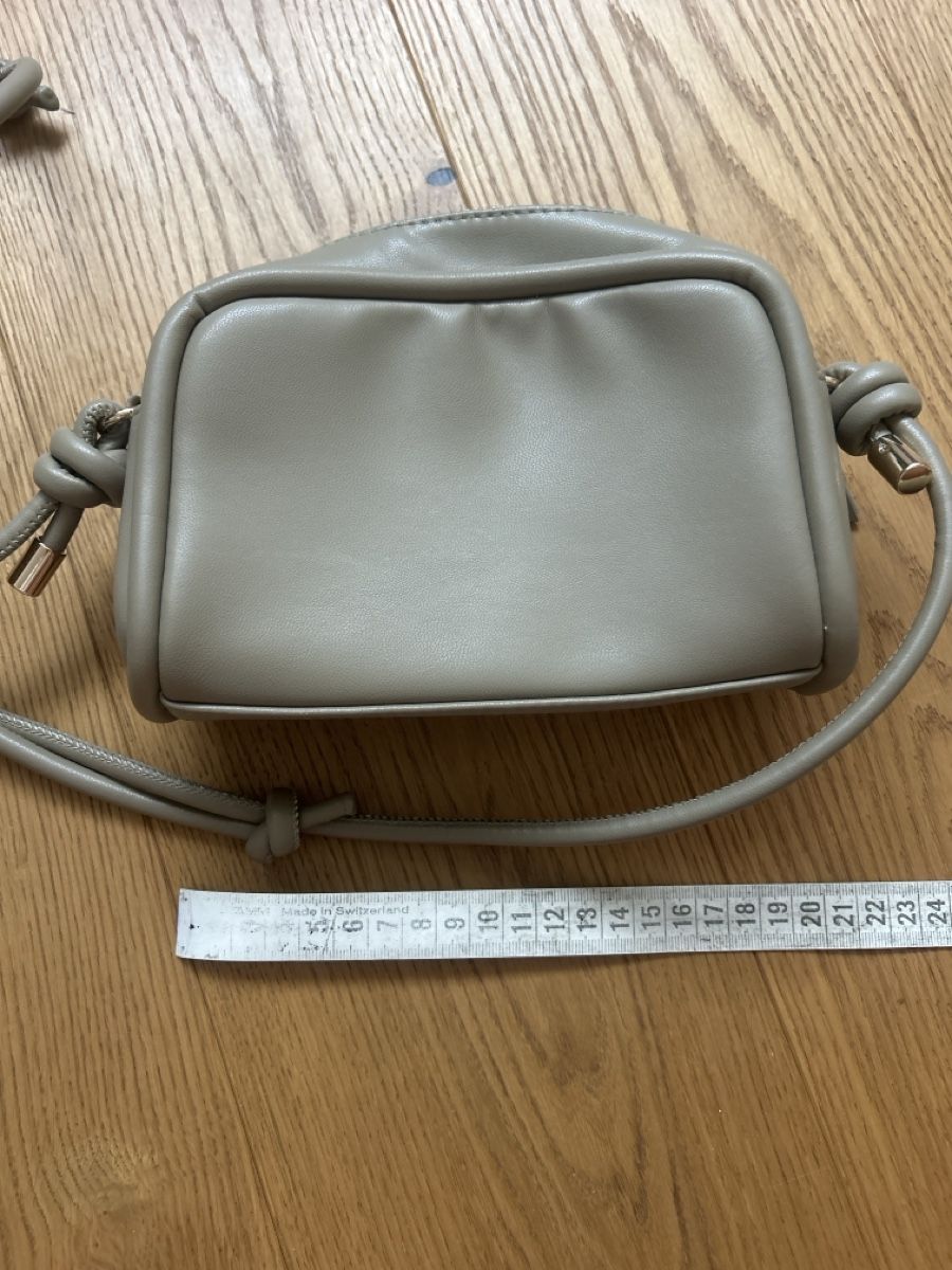 H&M Taschen für Damen: kleine H&M Tasche – Gebraucht aus Fraubrunnen von alne777 2
