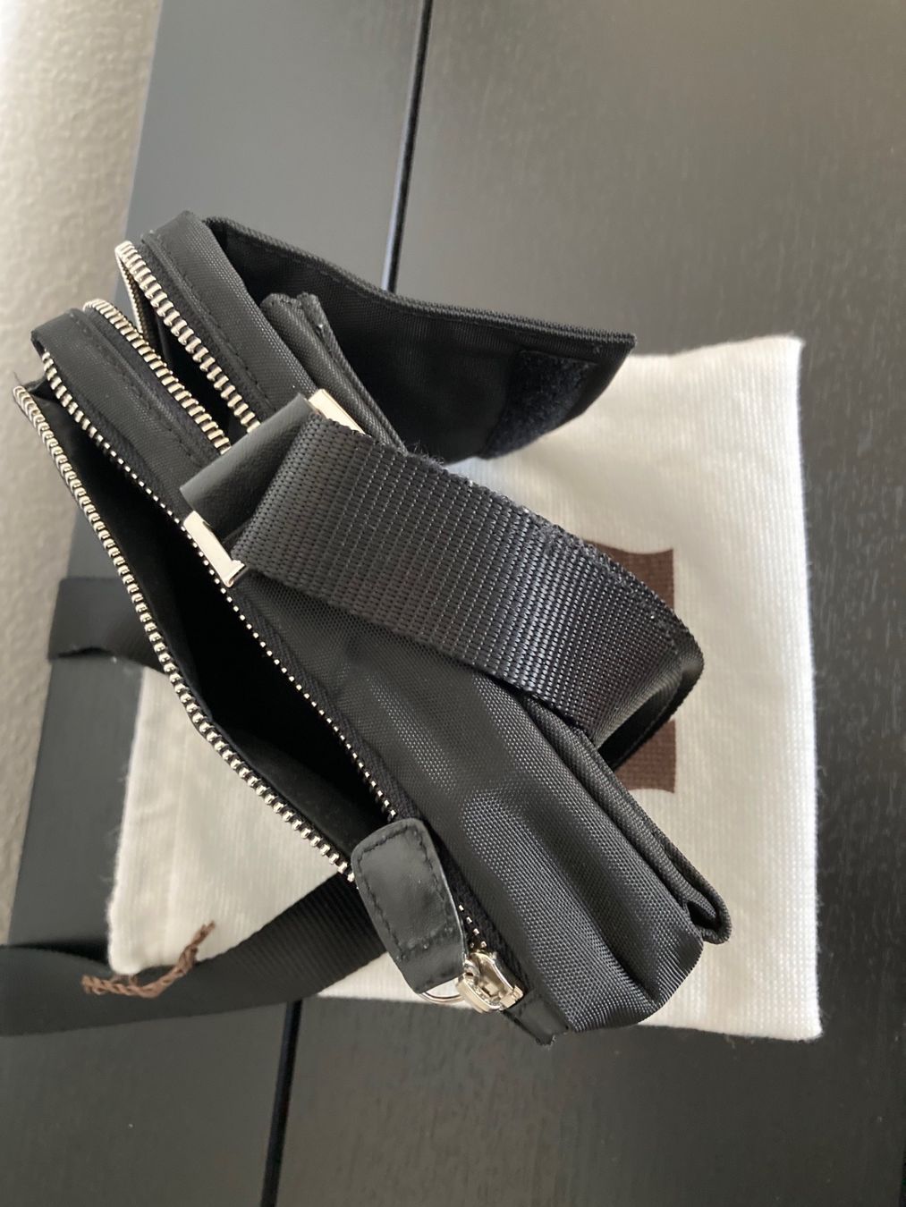 Aigner Borse da donna: Aigner Umhängetasche aus Nylon, schwarz – Usato da St.Gallen venduto da Uccio1 2