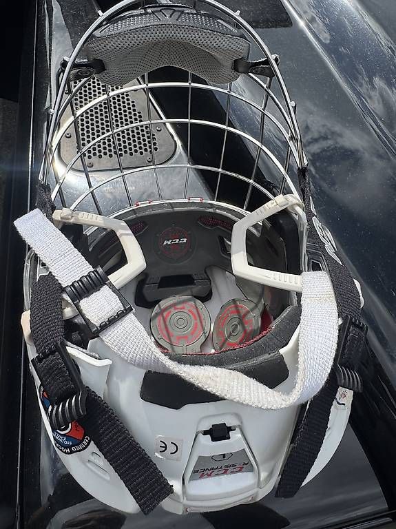 Helme: Eishockey Helm Erwachsene Grösse L – Gebraucht aus Muri b. Bern von MVW