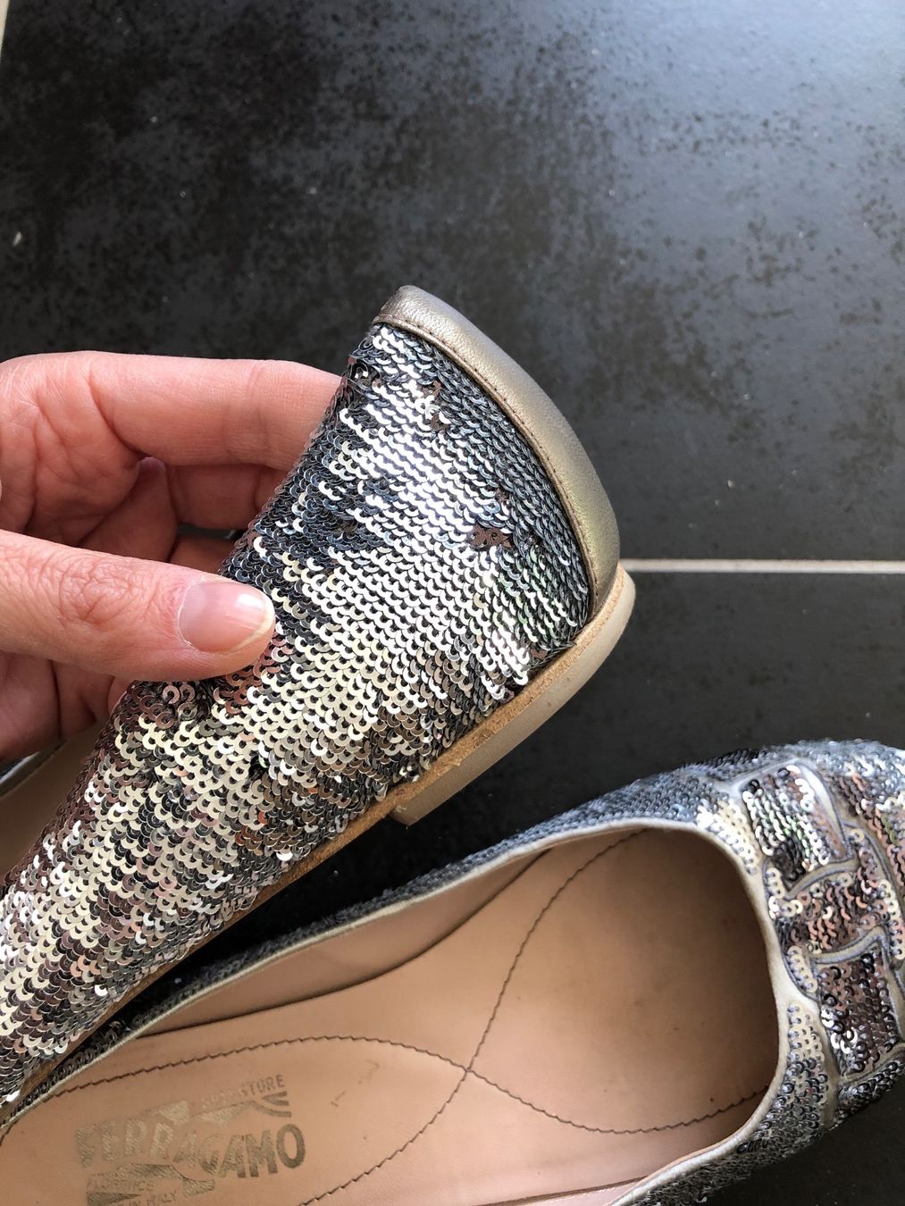 Salvatore Ferragamo Scarpe da donna: Ballerines Salvatore Ferragamo argentées à sequins – Usato da Coppet venduto da Vanessamode 6