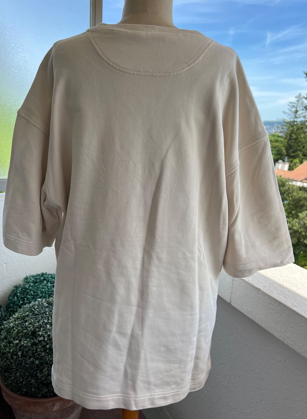 Cos T-shirt: COS Beige Oberteil kurzarm Oversized, Grösse L – Usato da Kilchberg ZH venduto da jul_d2j2 2