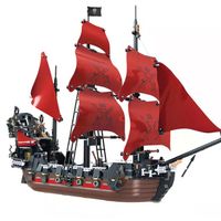 Rotes Schiff Bausteinset mit 7 Figuren | 1150+