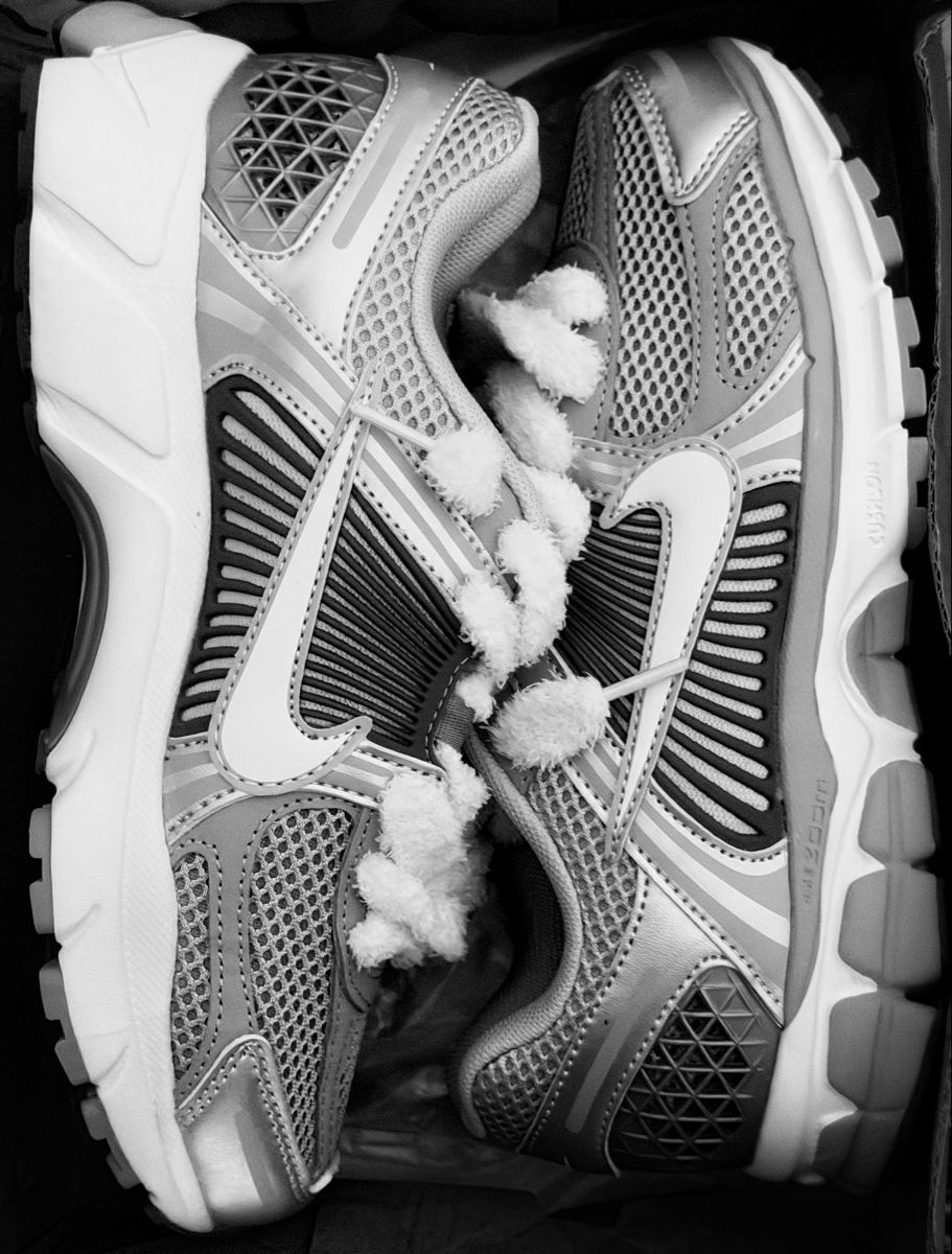 Nike Scarpe da uomo: Nike Vomero 5 Grey White – Nuovo (secondo la descrizione) da Grand-Lancy venduto da ter_bvn7