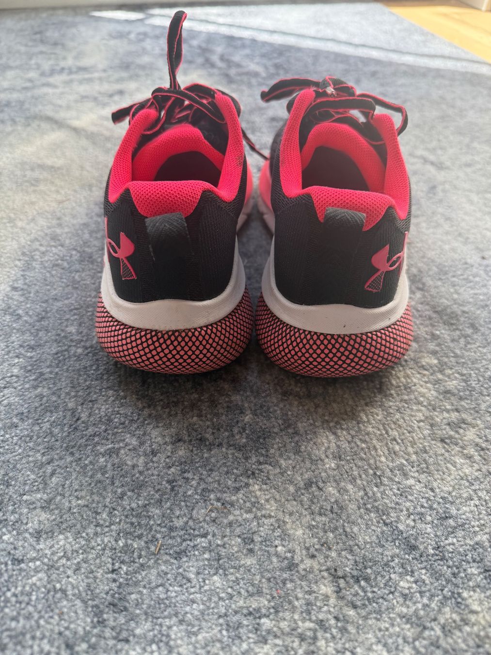 Under Armour Scarpe da donna: Under Armour Sneakers – Usato da Muttenz venduto da Bea_dbr 3