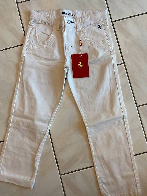 Hosen: Vend pantalon enfant Ferrari – Gebraucht aus Morrens VD von gia_sfs5