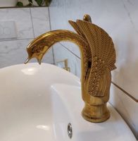 Robinet décoratif doré en forme de cygne – Très original