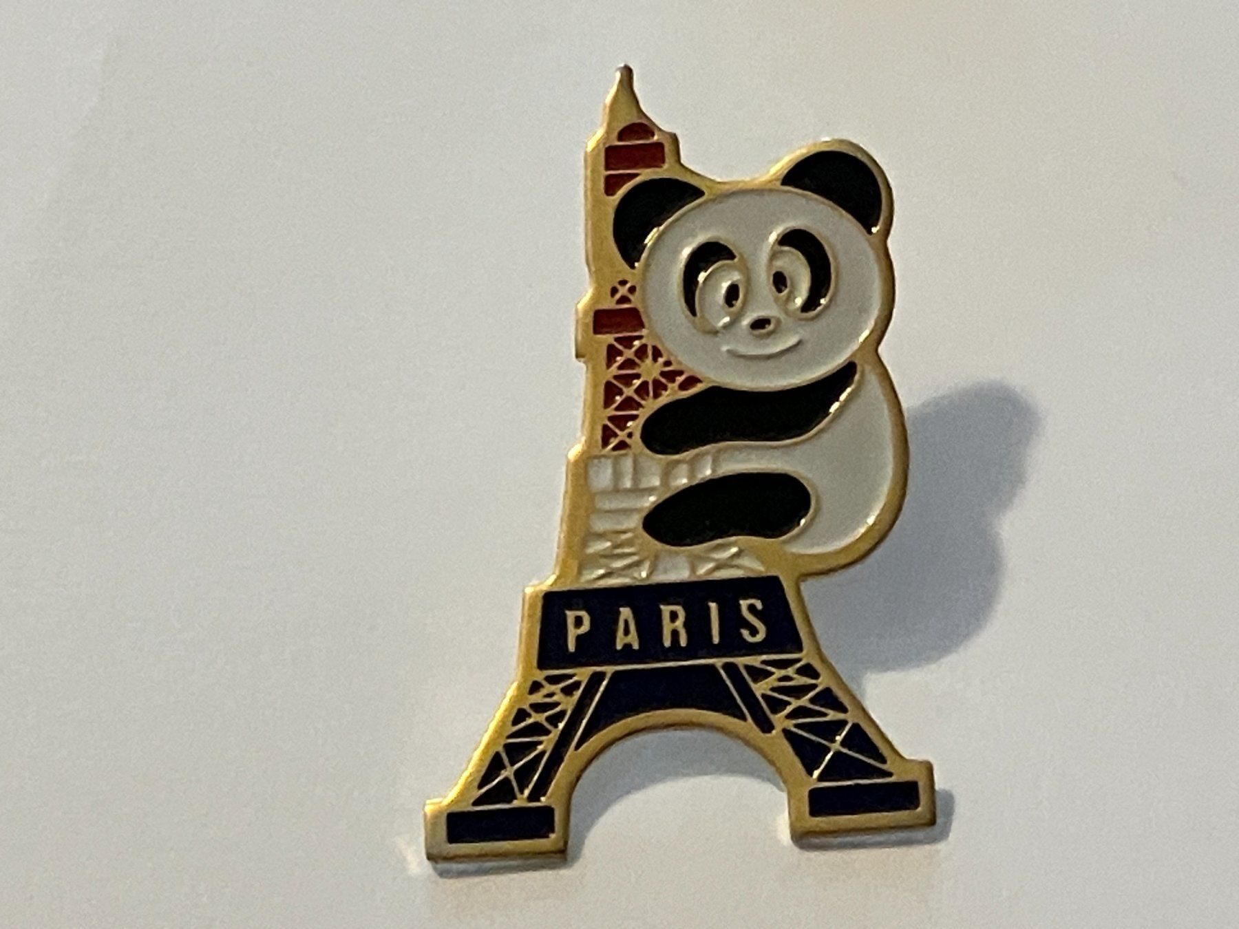 Plaketten & Abzeichen: 1 Pin Paris – Gebraucht aus Basel von djwwpp