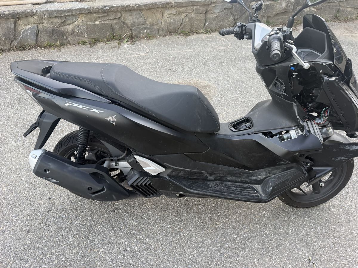Honda Scooter: HONDA PCX 125 i ABS – Difettoso da Lausanne venduto da Jovanni 6