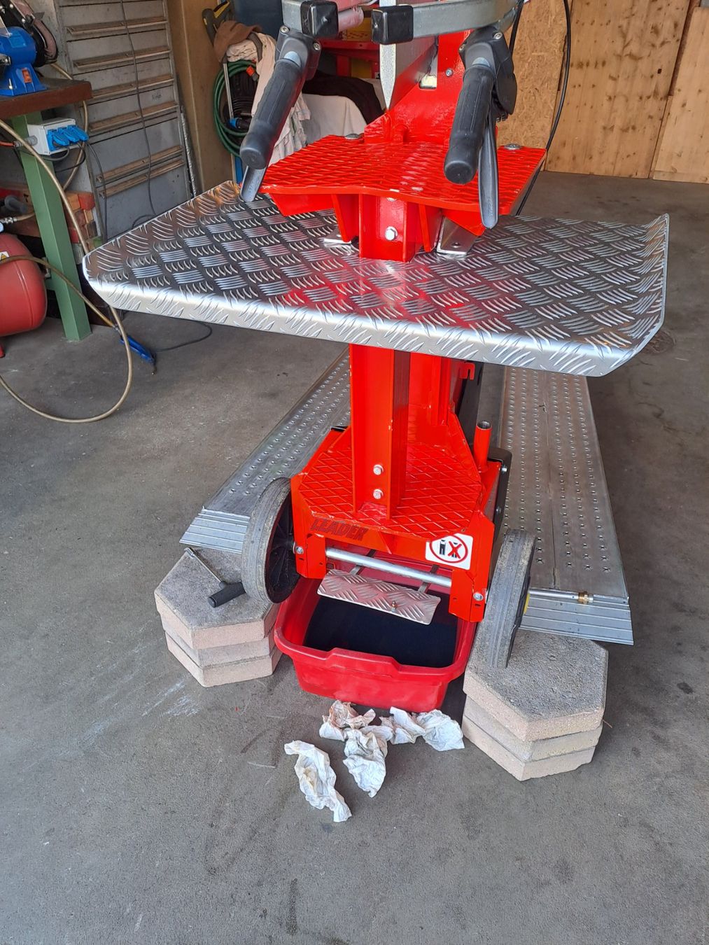 Tutte le macchine: Holzspalter 8.5 Ton – Usato da Grossdietwil venduto da Appaloosa 9