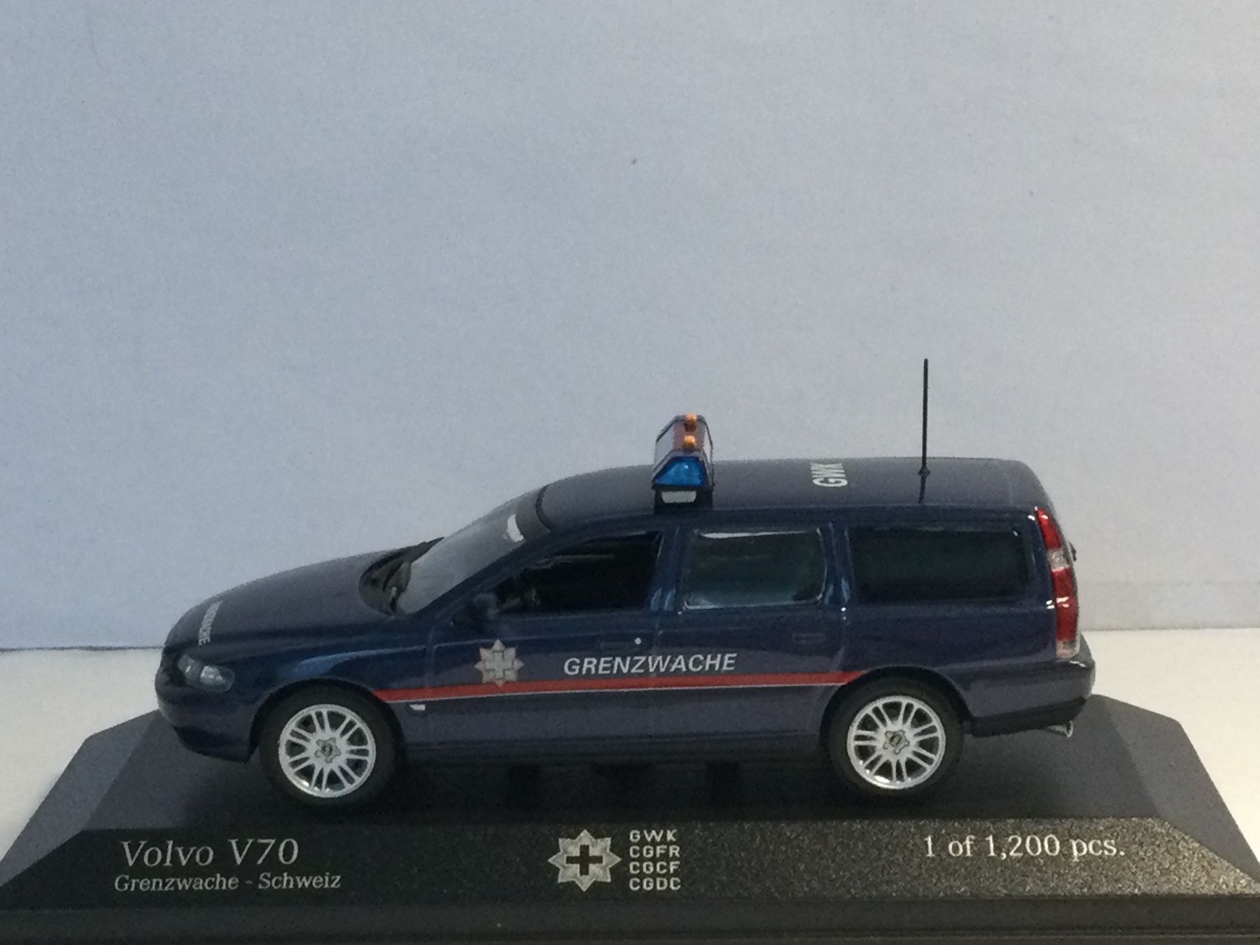 Minichamps 1:43 Volvo V70 Grenzwache Schweiz Nr: 430 171898 (Neu
