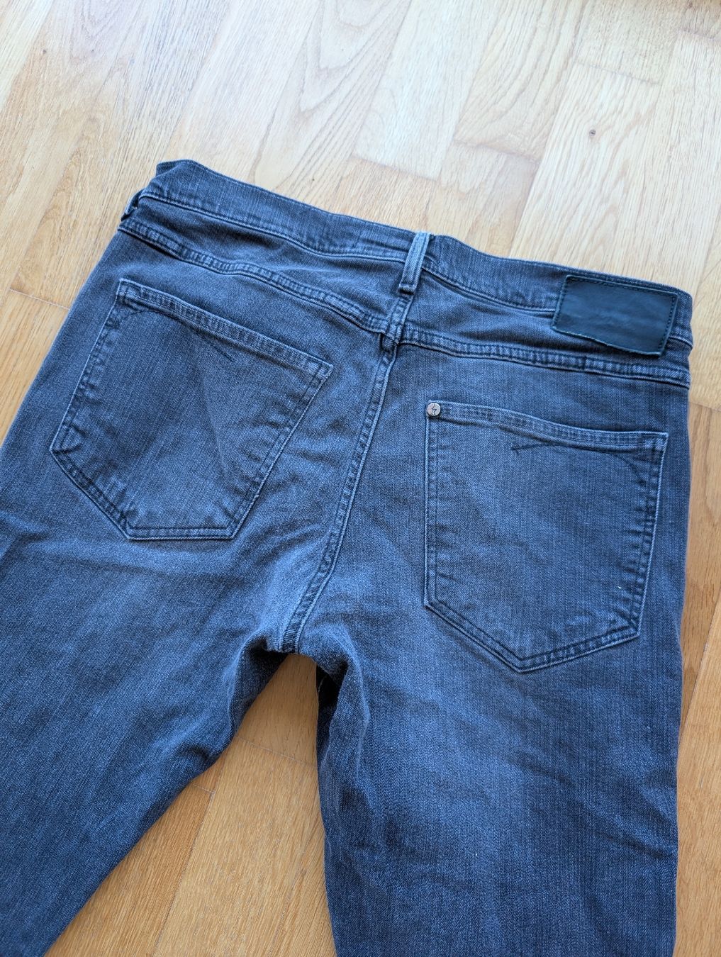 H&M Jeans: H&M Urban Jeans, Gr. 33 schwarz – Usato da Wädenswil venduto da HummerZH 5