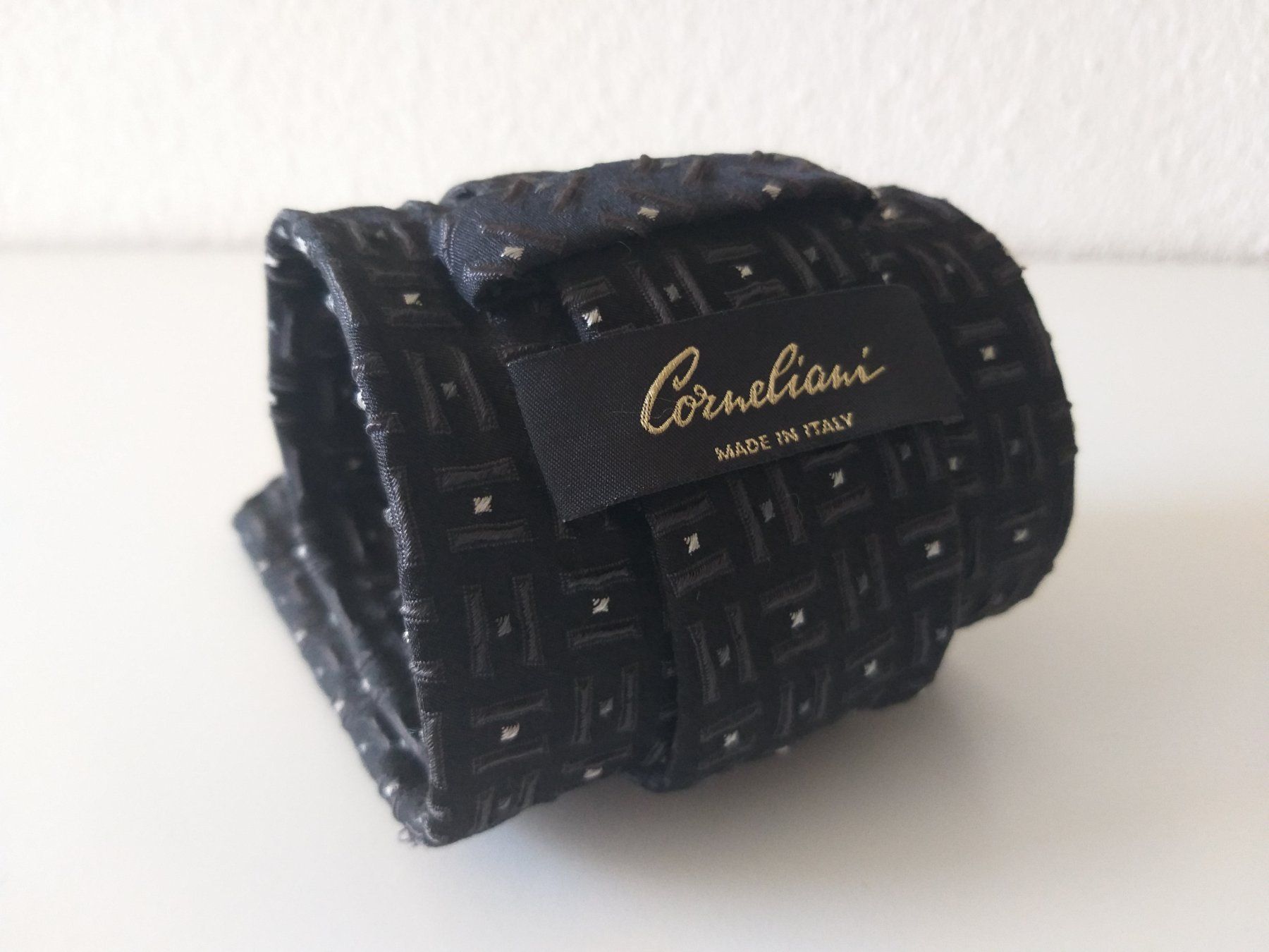 Cravatte: CORNELIANI Cravate en soie / seiden Krawatte – Usato da Cossonay-ville venduto da Super-Price-Quality 8