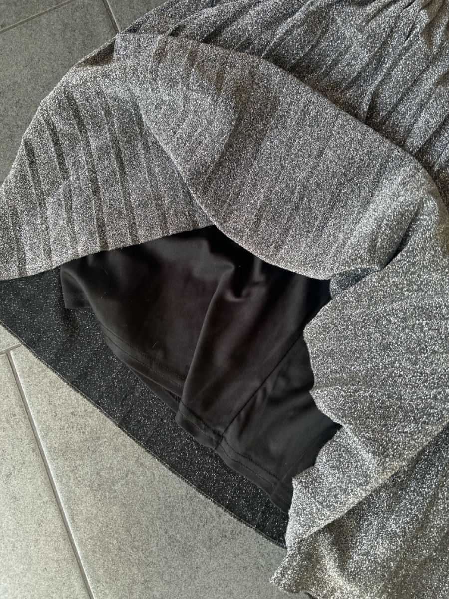 Lotti & Set di vestiti: 9 Teiliges Mädchen, Kleider-Set Gr. XS- S – Usato da Mühledorf SO venduto da Dania77 3